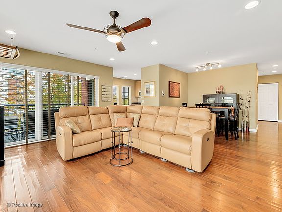 4th image of 255 E Liberty Dr APT 401
