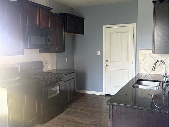 4th image of 224 W Lake Ct
