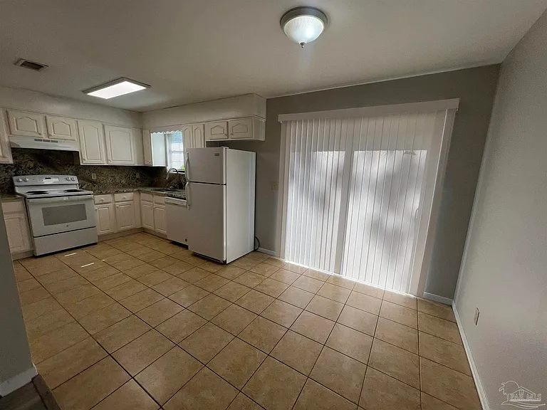 842 Amberway Dr — Photo 4
