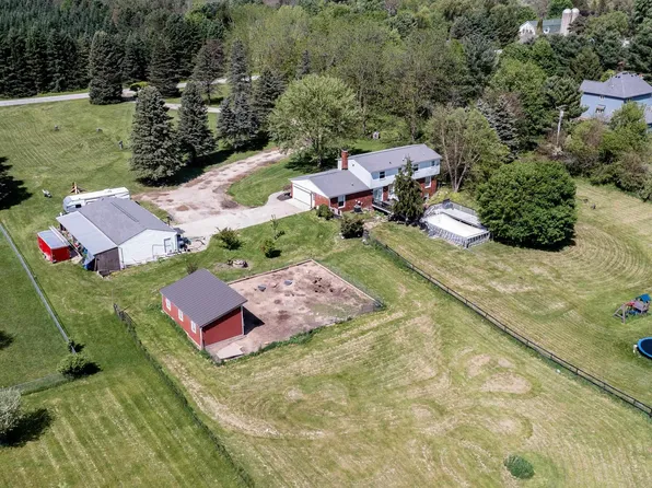 1800 Glen Meadow Ln, Lakeville, MI 48367