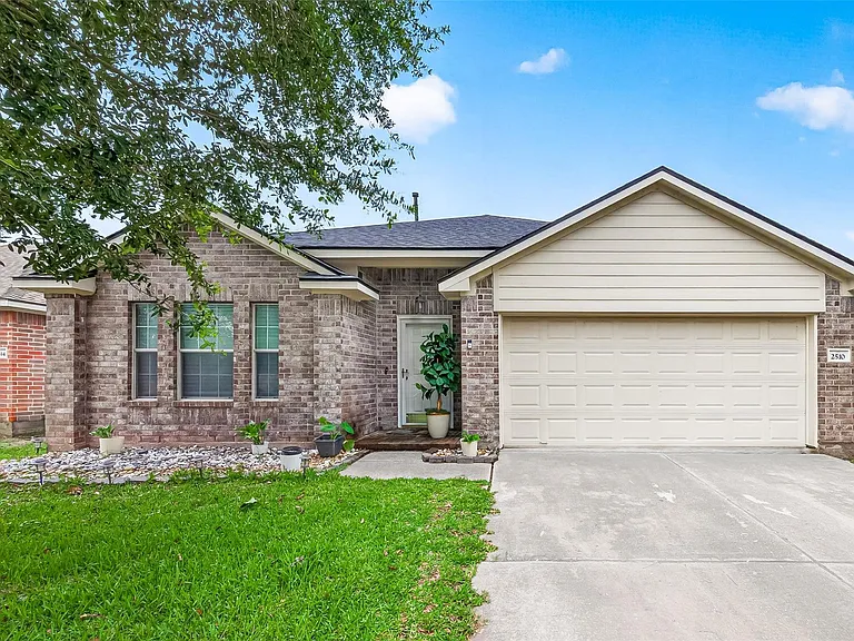 2510 Fox Water Dr — Photo 1