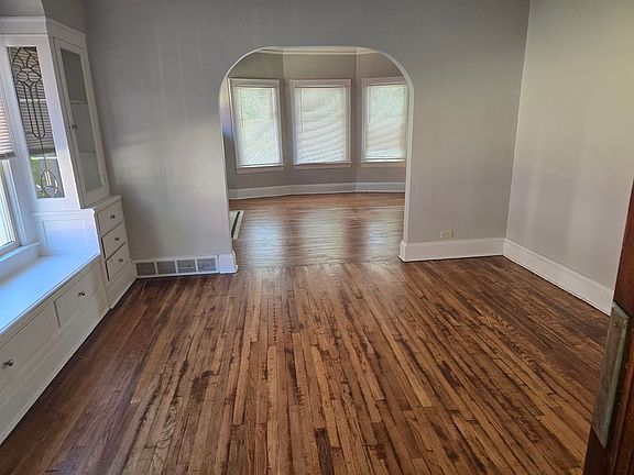 4th image of 3570 E 151st St #Up
