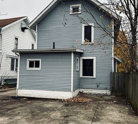 4th image of 154 E Archwood Ave