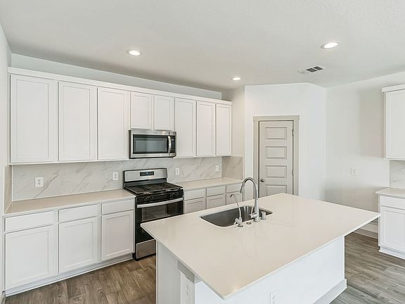 5th image of 14415 Sweetwater Dr