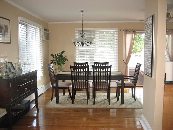 5th image of 463 Bell St