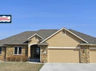 2104 Clifford Dr, Wamego, KS 66547