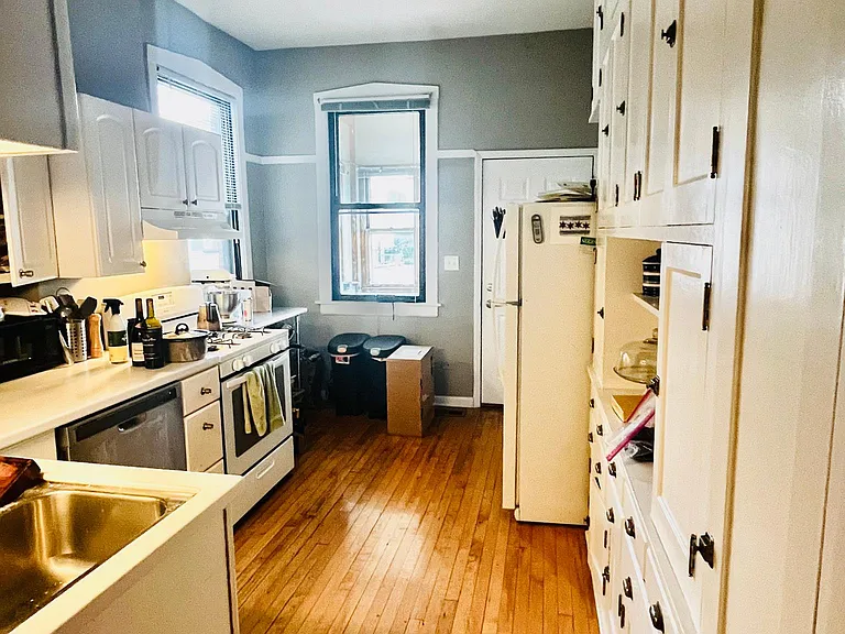 1513 W Addison St #2 — Photo 8