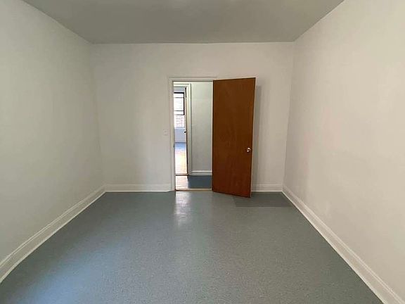 4th image of 731 Gerard Ave APT 5D