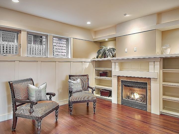 2nd image of 10112 NE 110th St