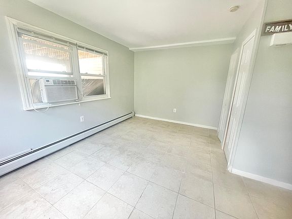 5th image of 241 Weed Ave #1F