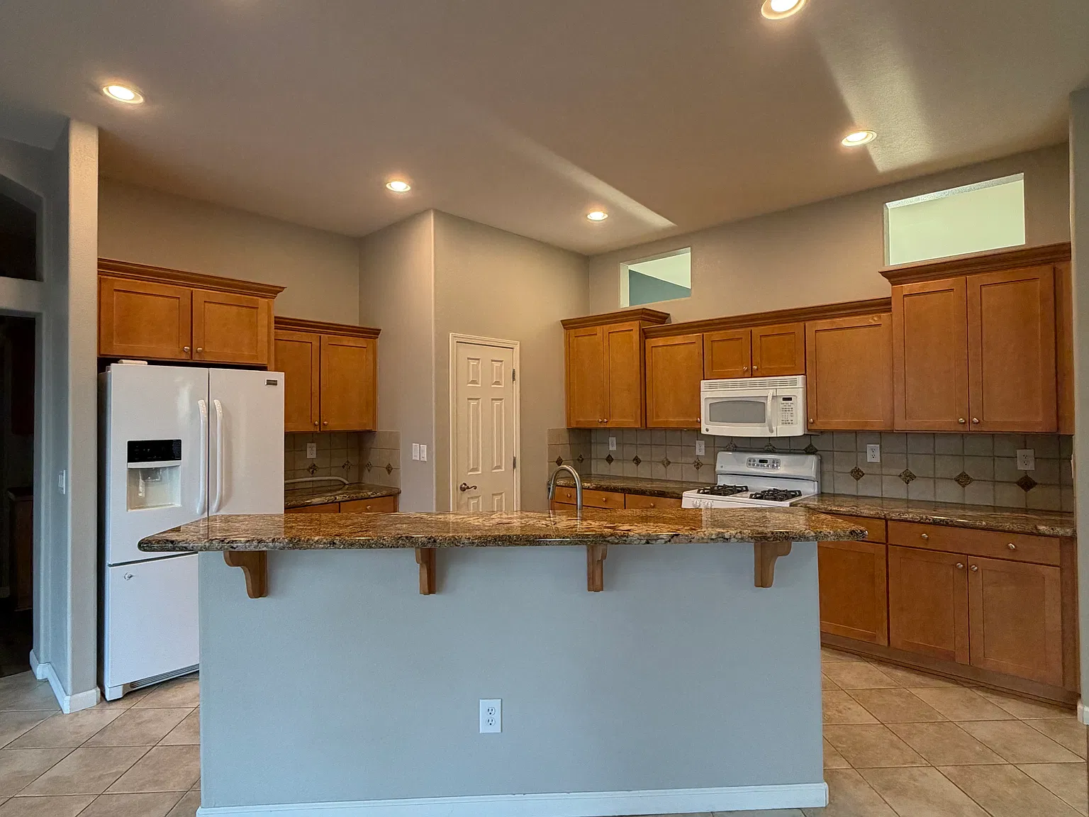 4 bed, 2231 sqft, $2,650 — Photo 4