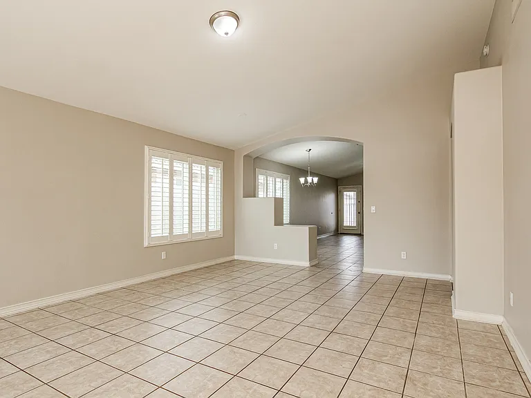 8645 W Paradise Dr — Photo 4