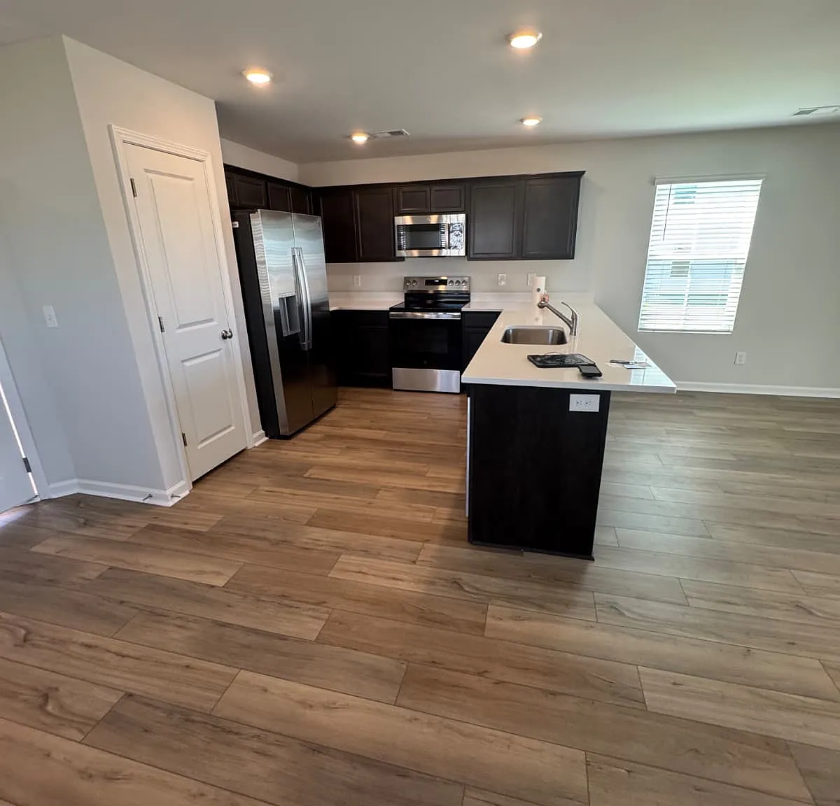 3 bed, 1476 sqft, $2,400 — Photo 2