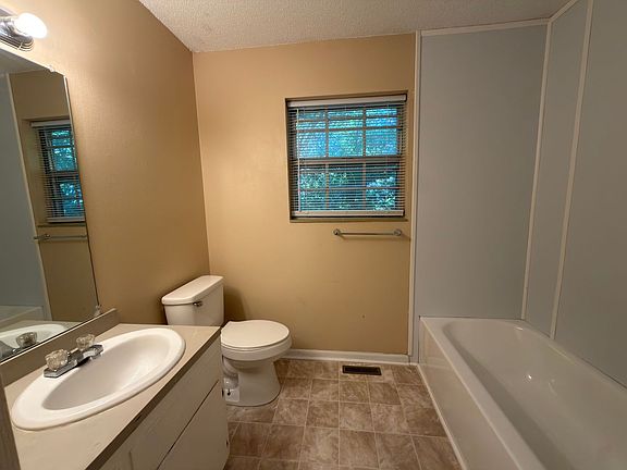 5th image of 4740 Treemont Cir NE