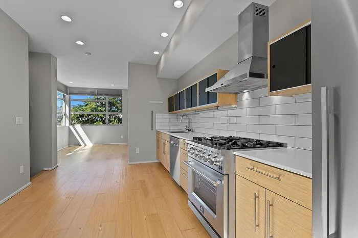 2351 Yale Ave E — Photo 18