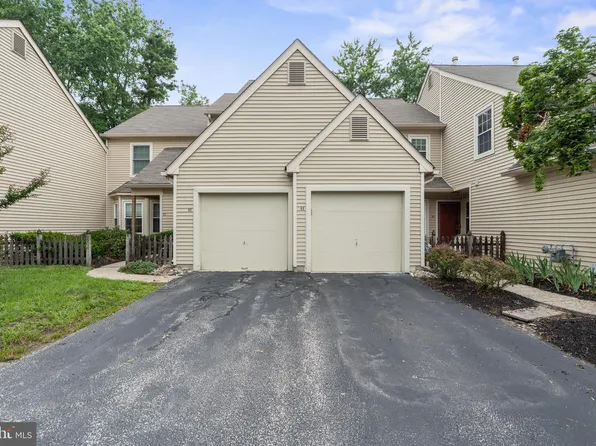 44 Woodlake Dr, Marlton, NJ 08053