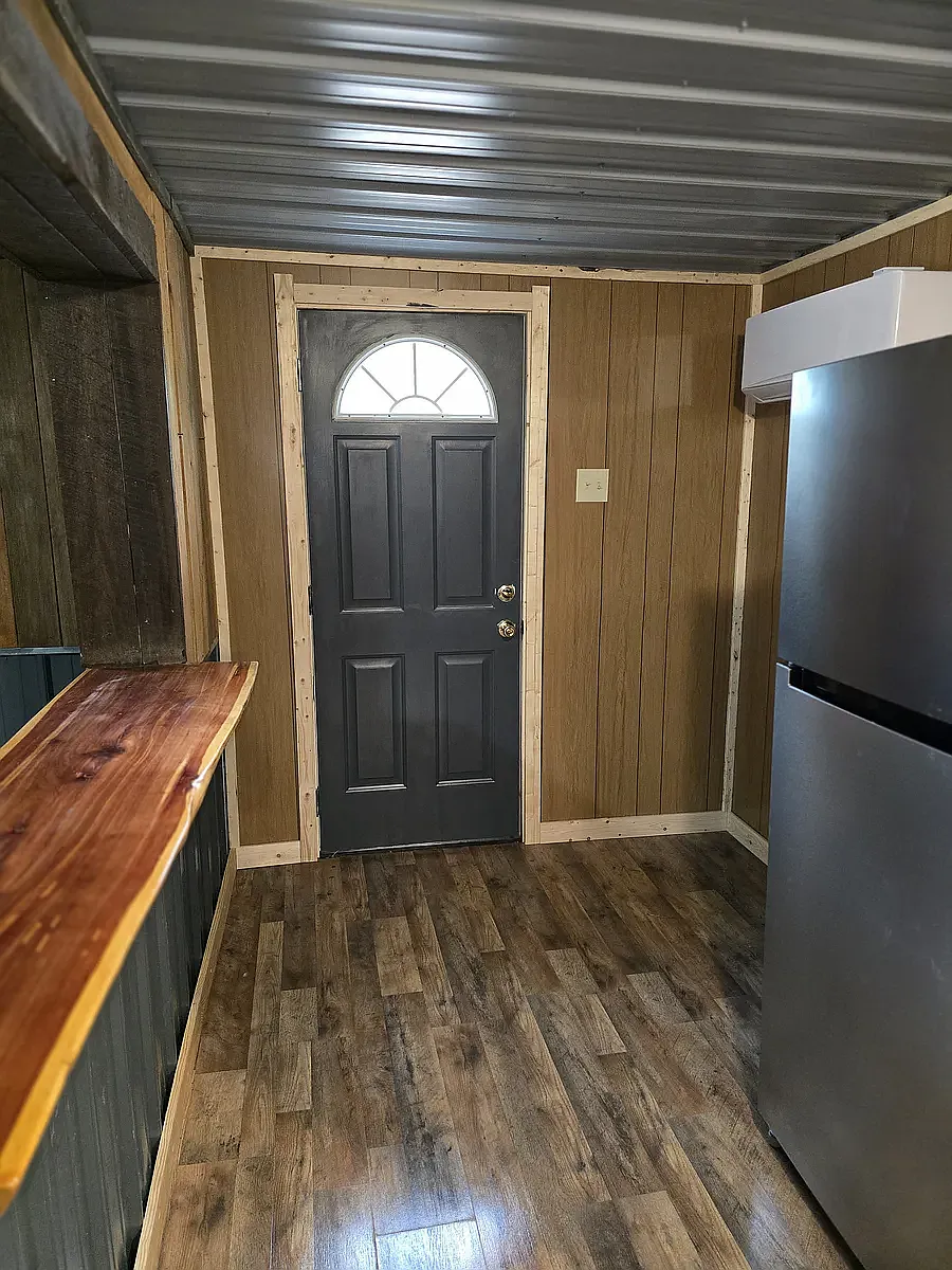 Kitchen area, front door entryway - 3935 Highway 200