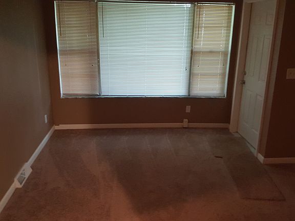 3rd image of 2 Fontainebleau Dr #B