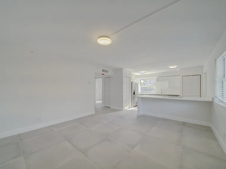 1611 NE 3rd Ave #2 — Photo 12