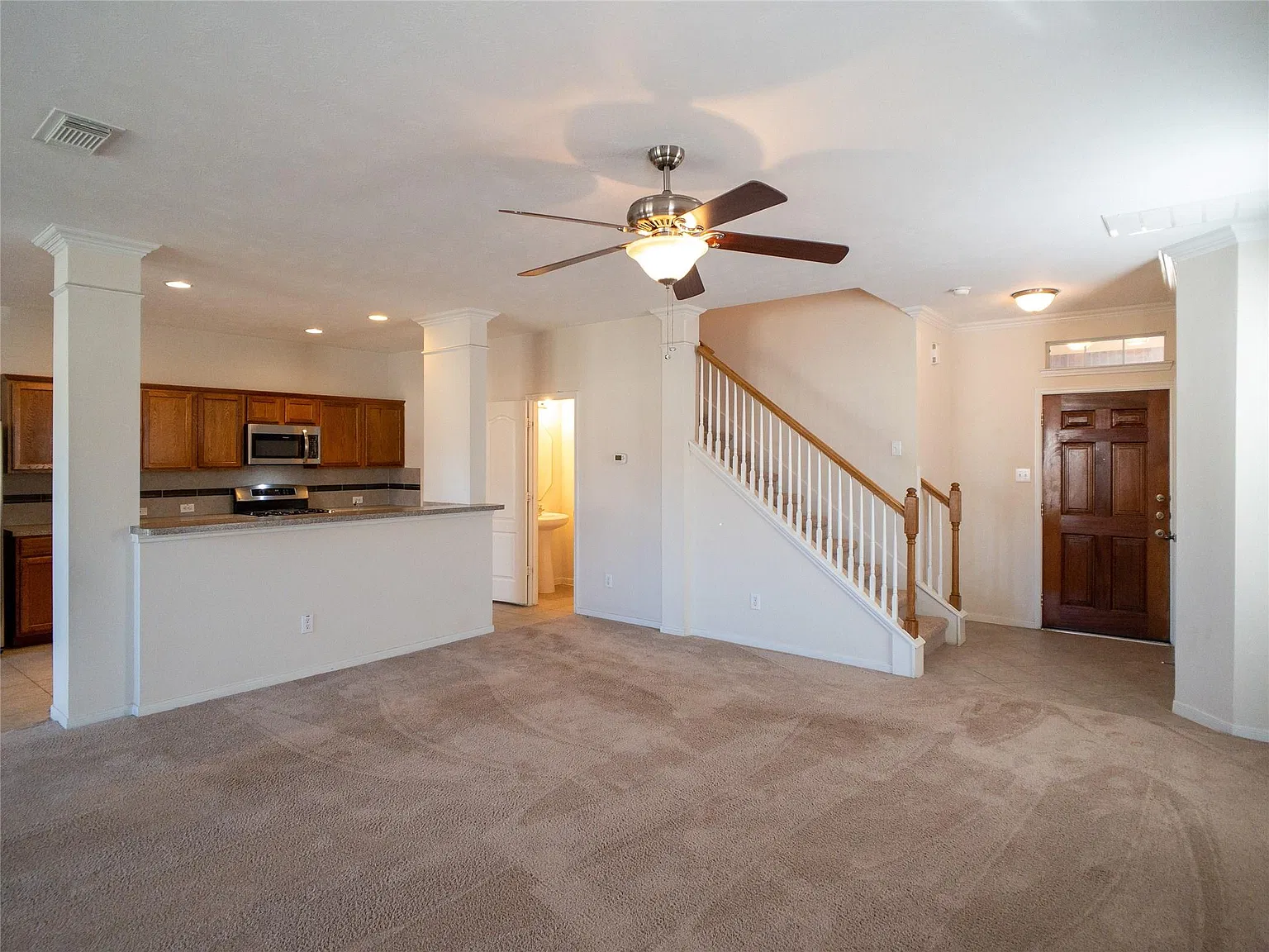 3 bed, 2.5 bath, 1868 sqft, $1,800 — Photo 4