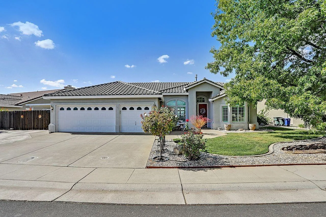 419 Fairway Dr photo 1