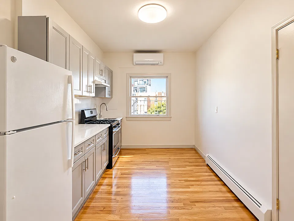 261 Powers St #3R
