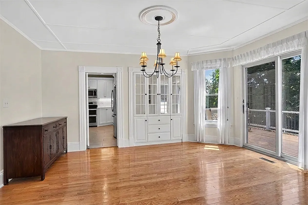 3 bed, 1450 sqft, $3,195 — Photo 3