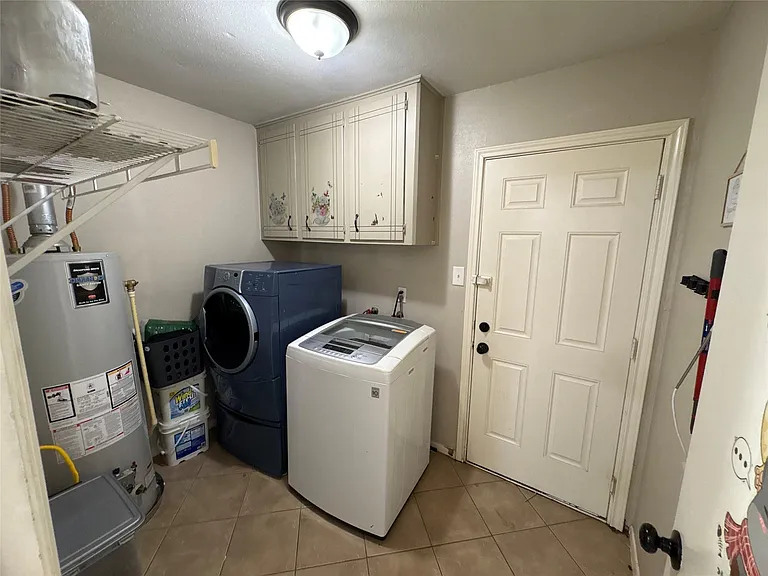 21802 Rotherham Dr — Photo 9