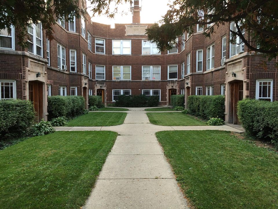 1st image of 3050 N Laramie Ave APT 2B