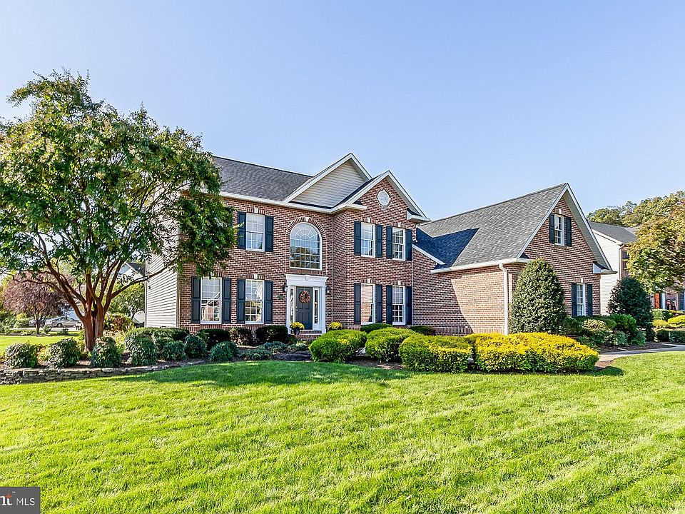 1st image of 1210 Bluebird Ct W