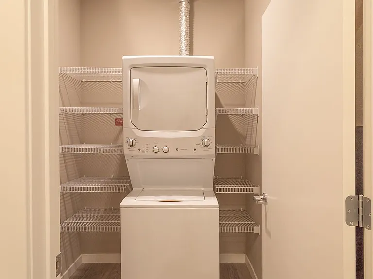 Lincoln Street Apartments — Photo 12