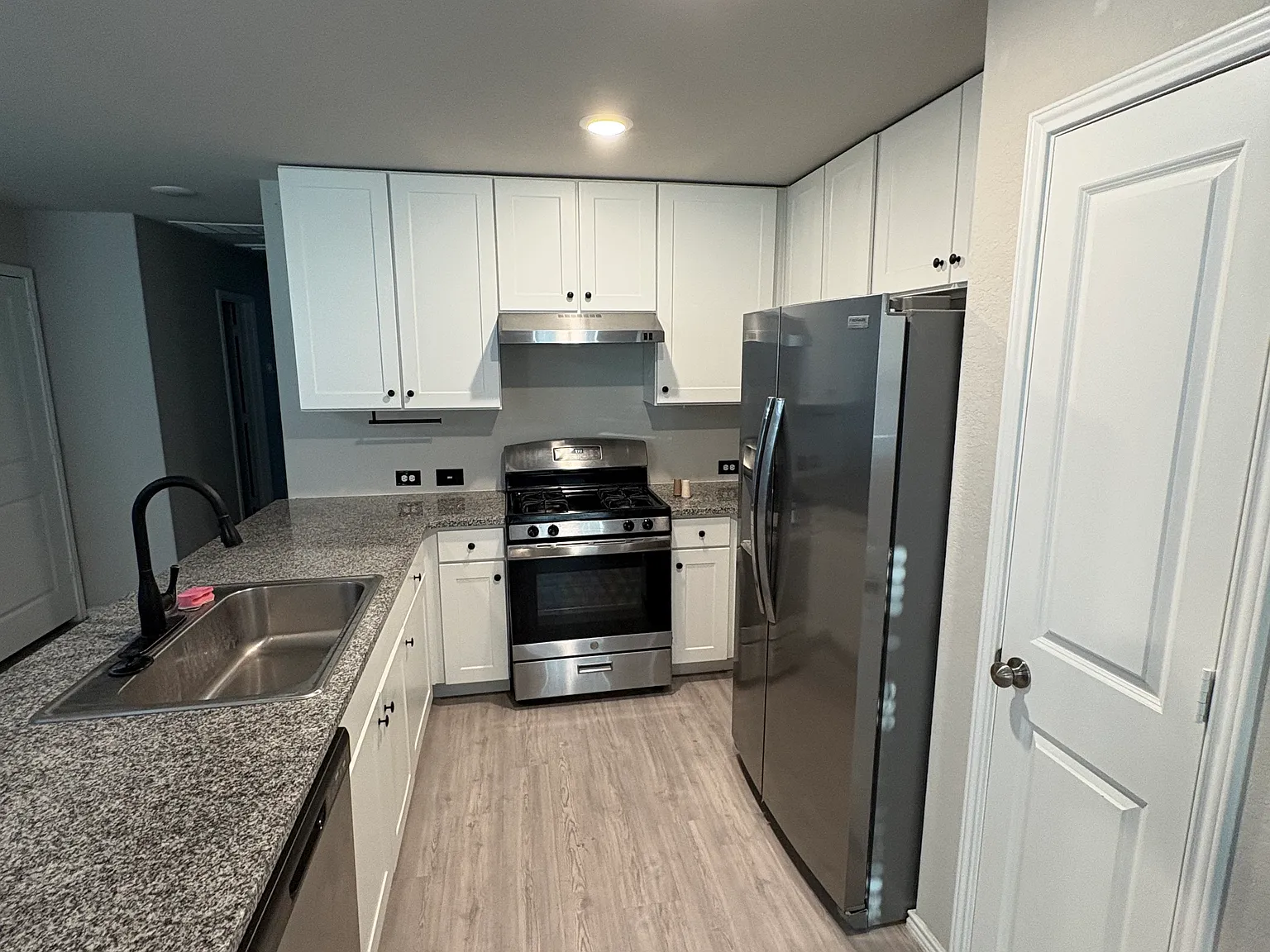 3 bed, 1007 sqft, $1,550 — Photo 3