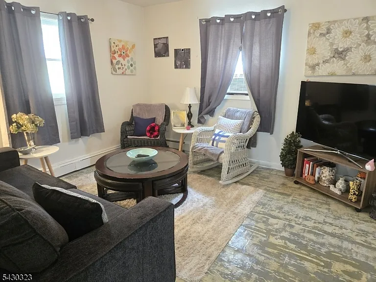 83 Allen St #1 — Photo 10