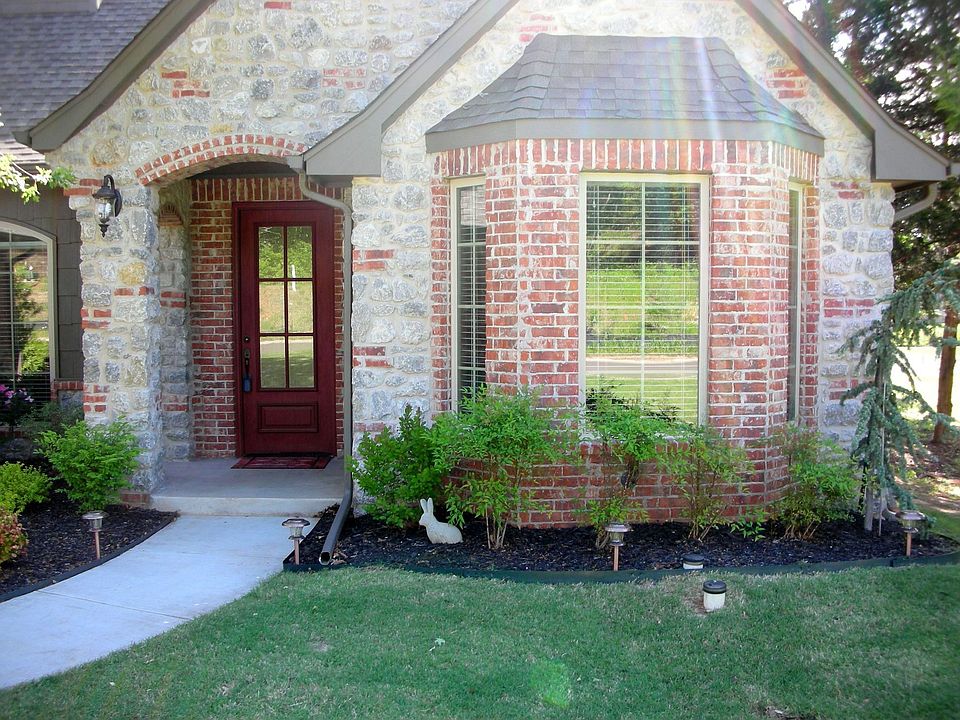 Charming  Home Entrance