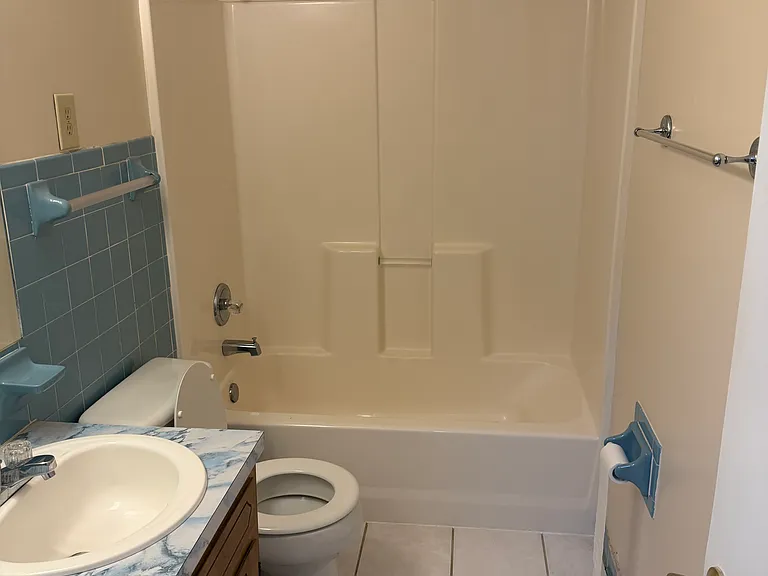 1016 Kennedy St — Photo 7