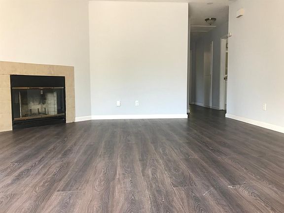 3rd image of 633 Grand Ave