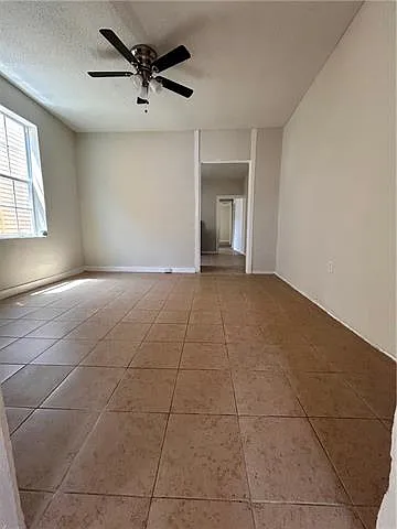 Studio, 1.0 bath, 800 sqft, $1,300 — Photo 3