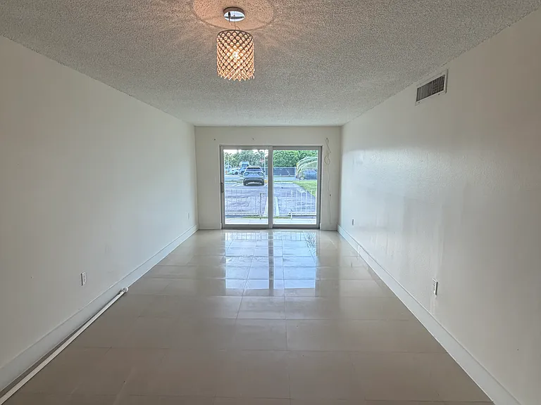 10300 SW 24th St #D15 — Photo 8