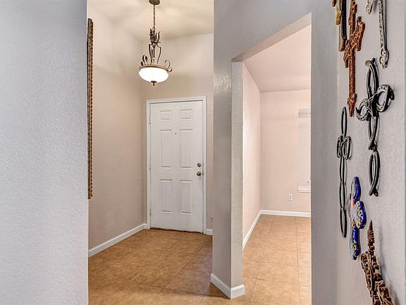 4th image of 500 Fireside Pl