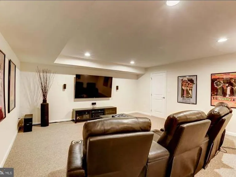 Cranford Dr — Photo 1