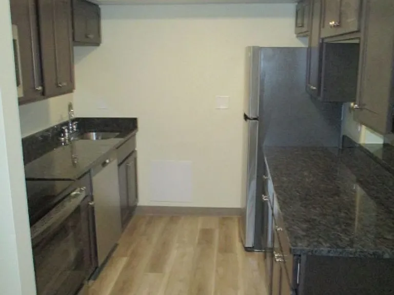 900 Kris Dr — Photo 4