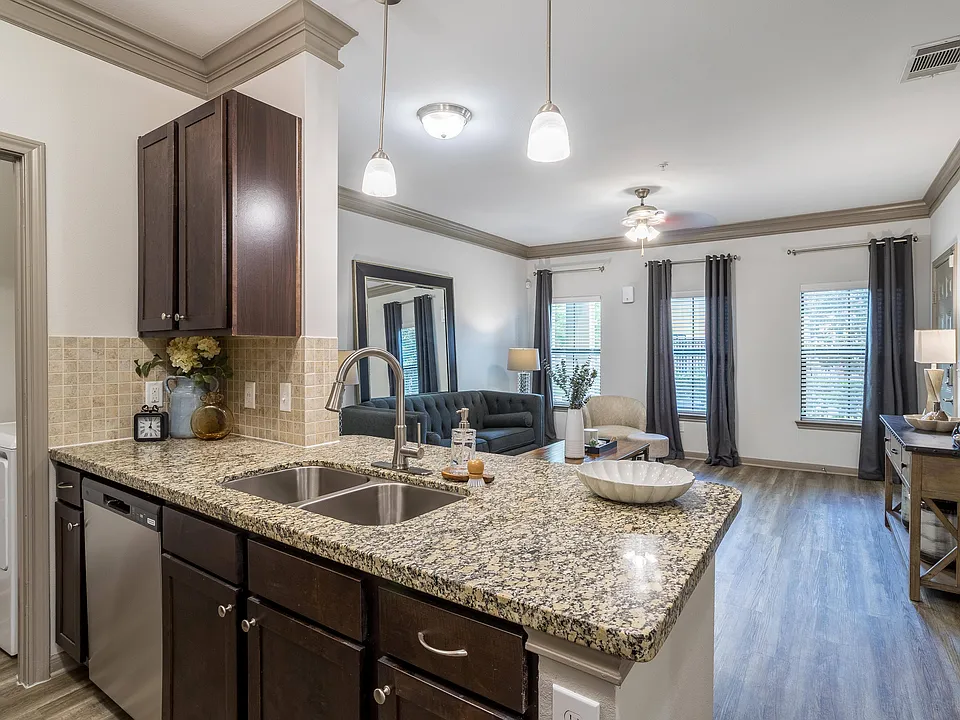 Avenues at Tuscan Lakes