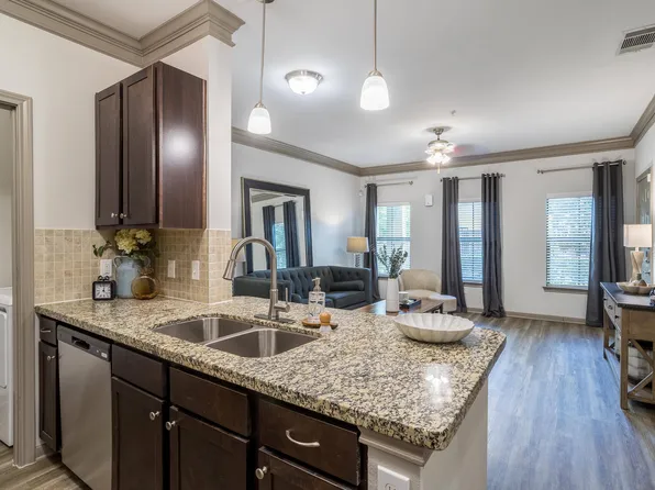Avenues at Tuscan Lakes