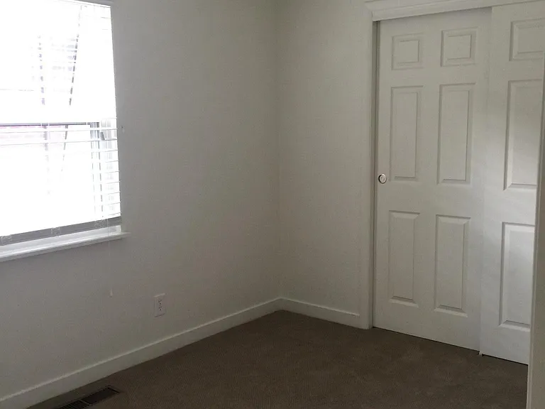 3250 Madison Ave — Photo 8