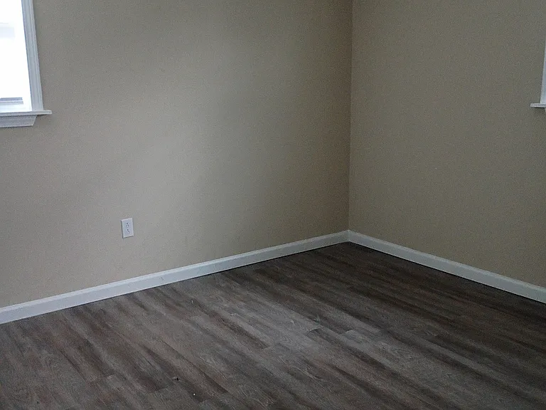 104 Kenton Ave — Photo 8