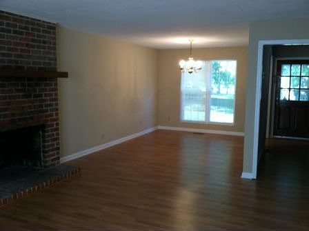 5th image of 630 41st St NE
