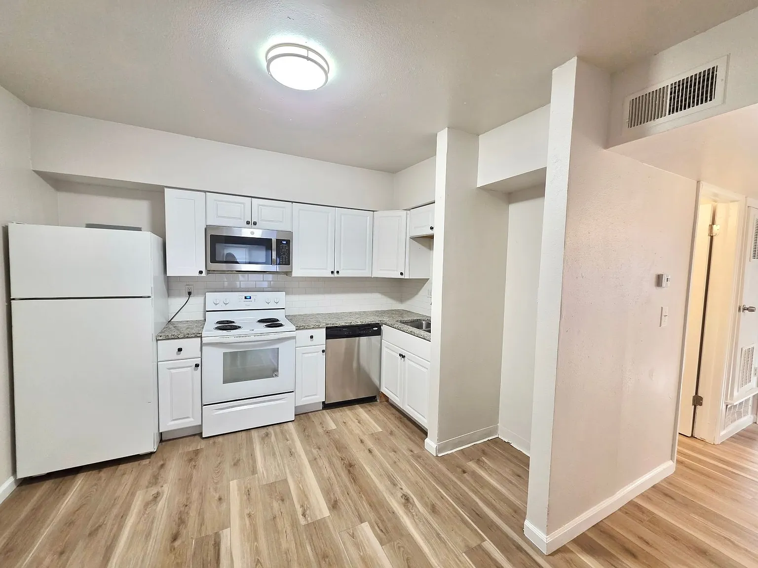 25 University Dr. — Photo 1