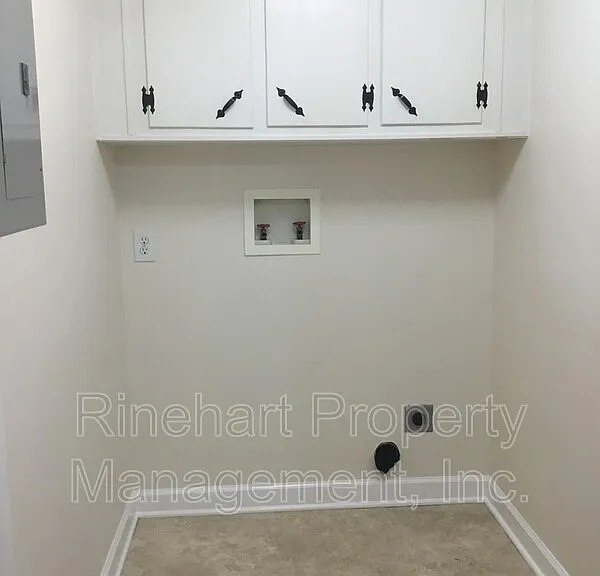 1444 Edgewood Dr — Photo 8
