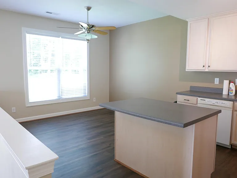 1720 Clay Dr — Photo 12