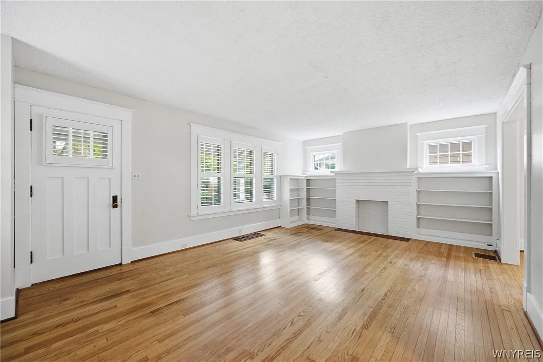 3 bed, 1.5 bath, 1810 sqft, $3,400 — Photo 4